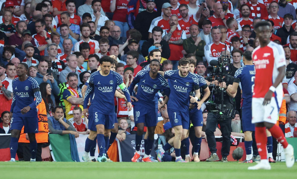 西媒：加西亚被阿拉维斯球员肘击后出现头晕，因此半场被换下（西媒称加西亚遭阿拉维斯球员肘击后感到眩晕，半场即被换下）