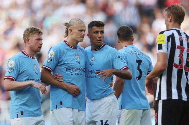 阿根廷球员看女儿球赛时与他人发生争执，被汽车钥匙刺伤头部