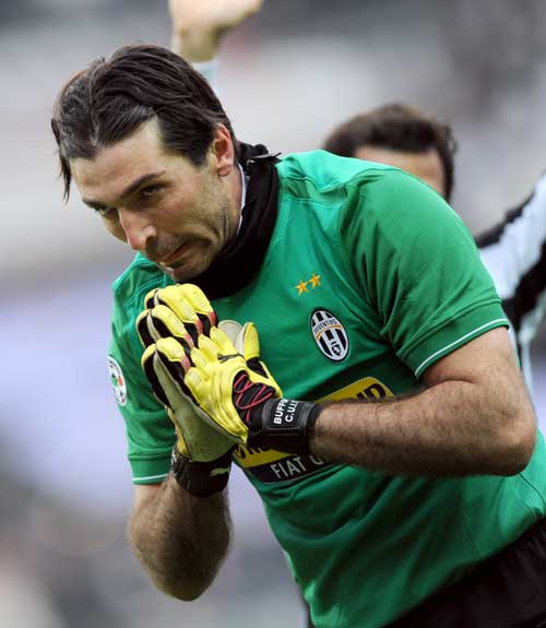 米体：米兰对迈尼昂的年薪报价提高至500万欧，尤文正在关注