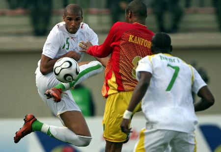 CBA俱乐部杯-奎因29分广东轻取广州 香港金牛胜同曦（CBA俱乐部杯：奎因砍29分助广东大胜广州，香港金牛击败同曦）