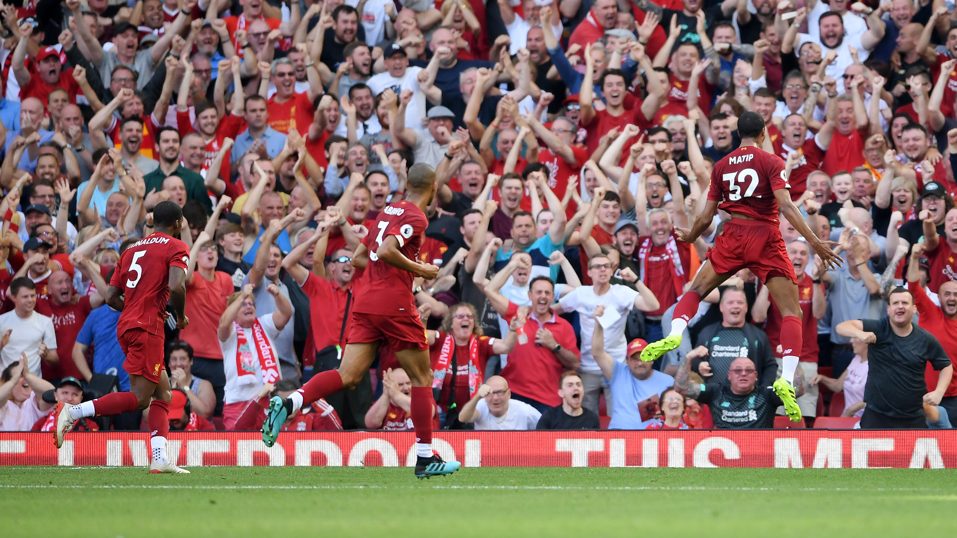 西媒：阿劳霍现身乌拉圭欢度圣诞，球队恢复训练后将归队（西媒：阿劳霍回乌拉圭过圣诞，球队重启训练后归队）